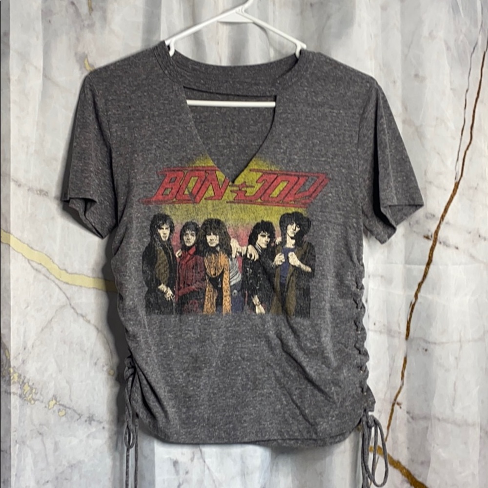 Graphic v neck tee
